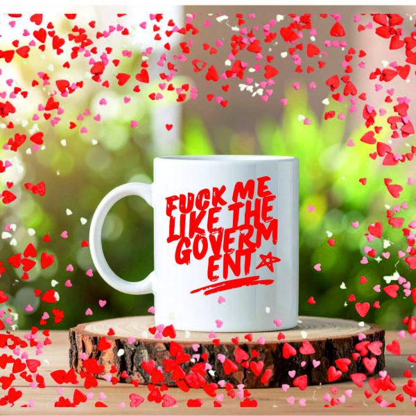 Λευκή κούπα για ερωτευμένους, εκτυπωση "FuckMeLikeTheGoverment",
